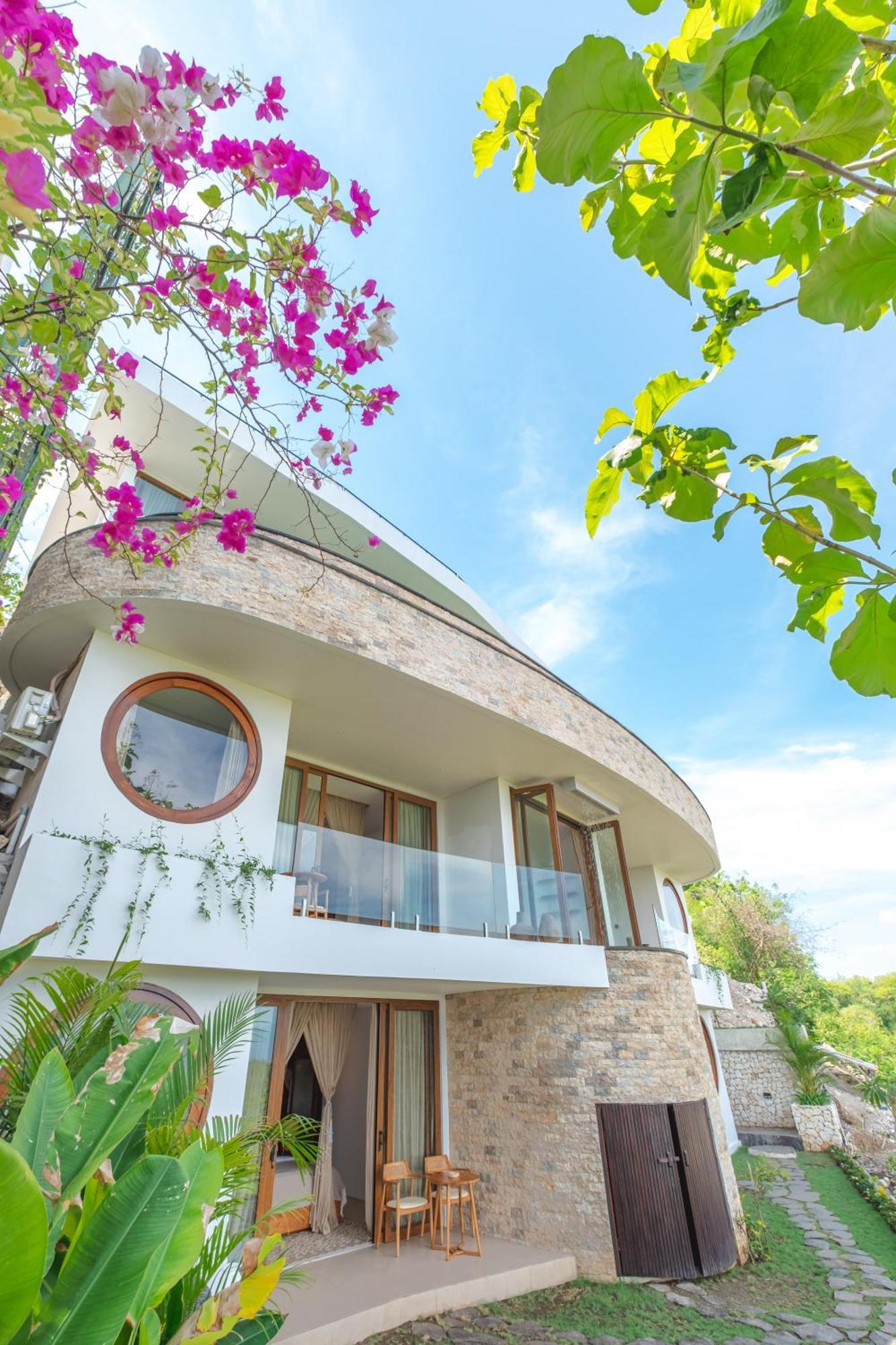 Villa Kaliente Toyapakeh Exterior photo